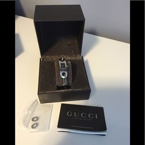 Authentic Gucci 6100L Ladies’ Watch